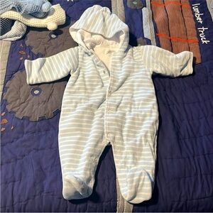 Kissy kissy snow suit